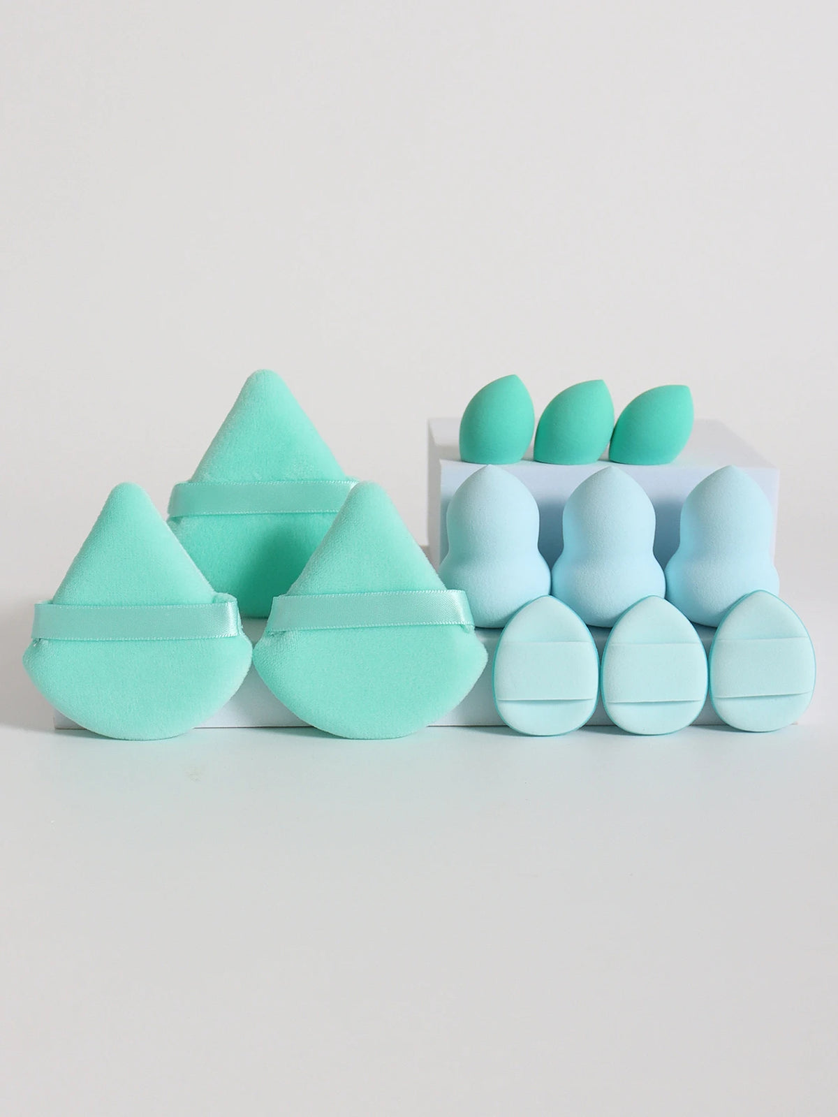 Dream Blend Sponge Set blending sponges in a twelve-piece kit